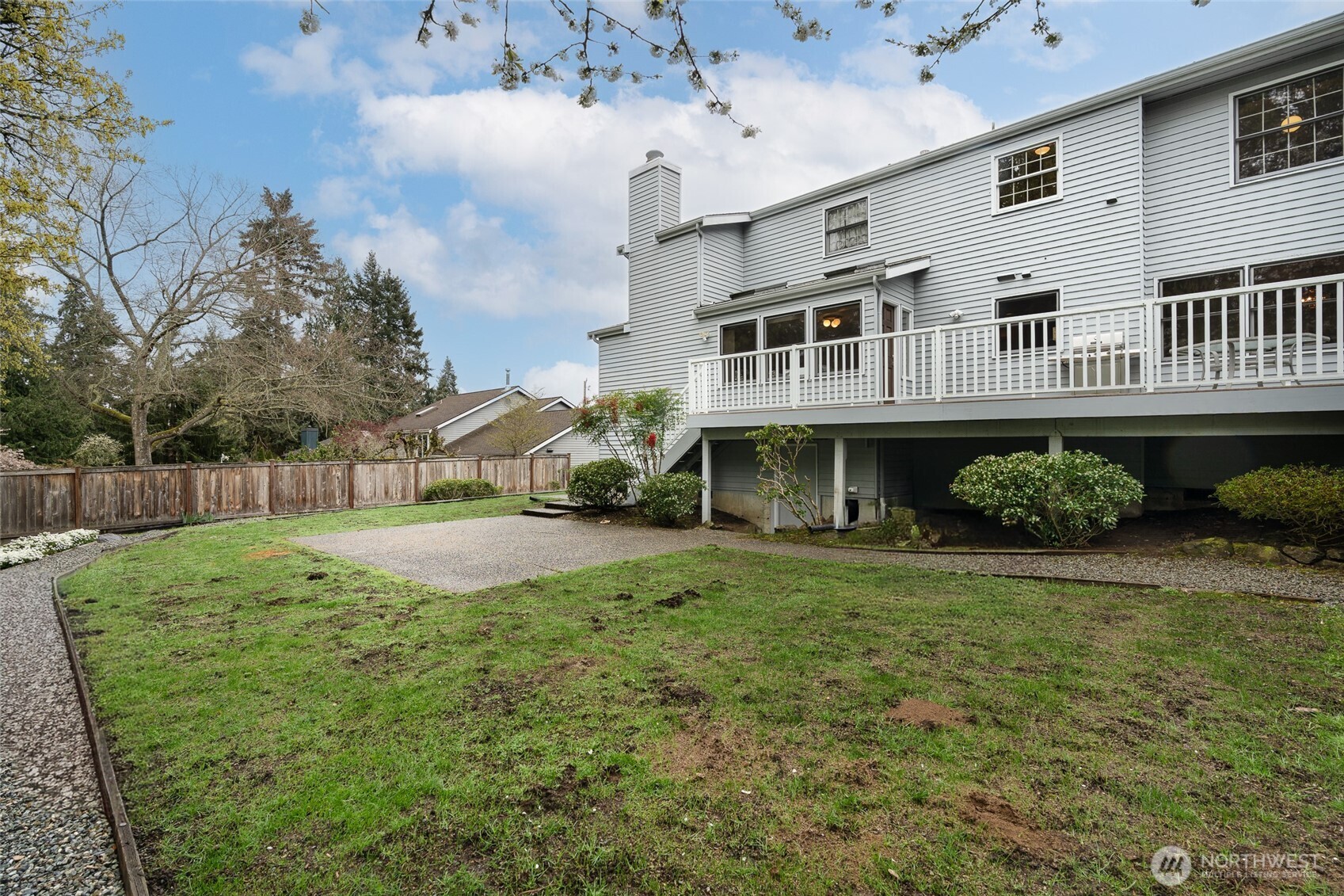 4220 NE 169th Court , Lake Forest Park, WA 98155-5647