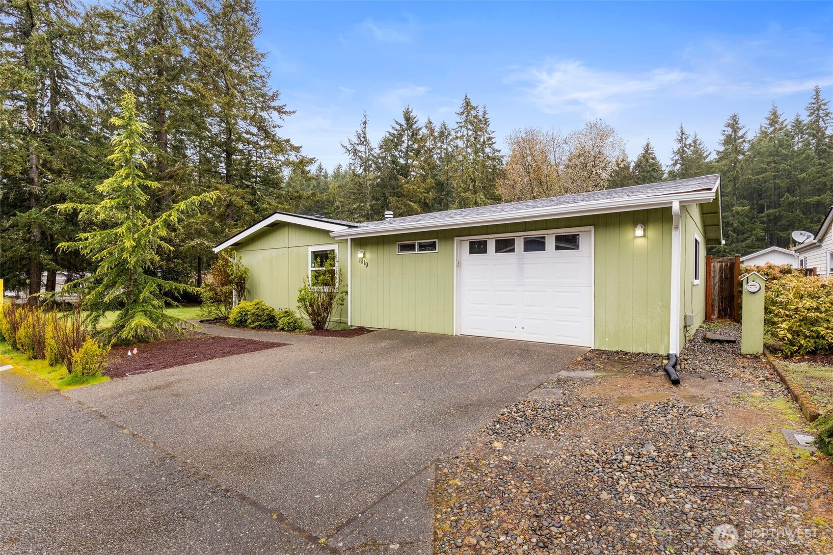 1919 SE Richmond Lane , Port Orchard, WA 98367