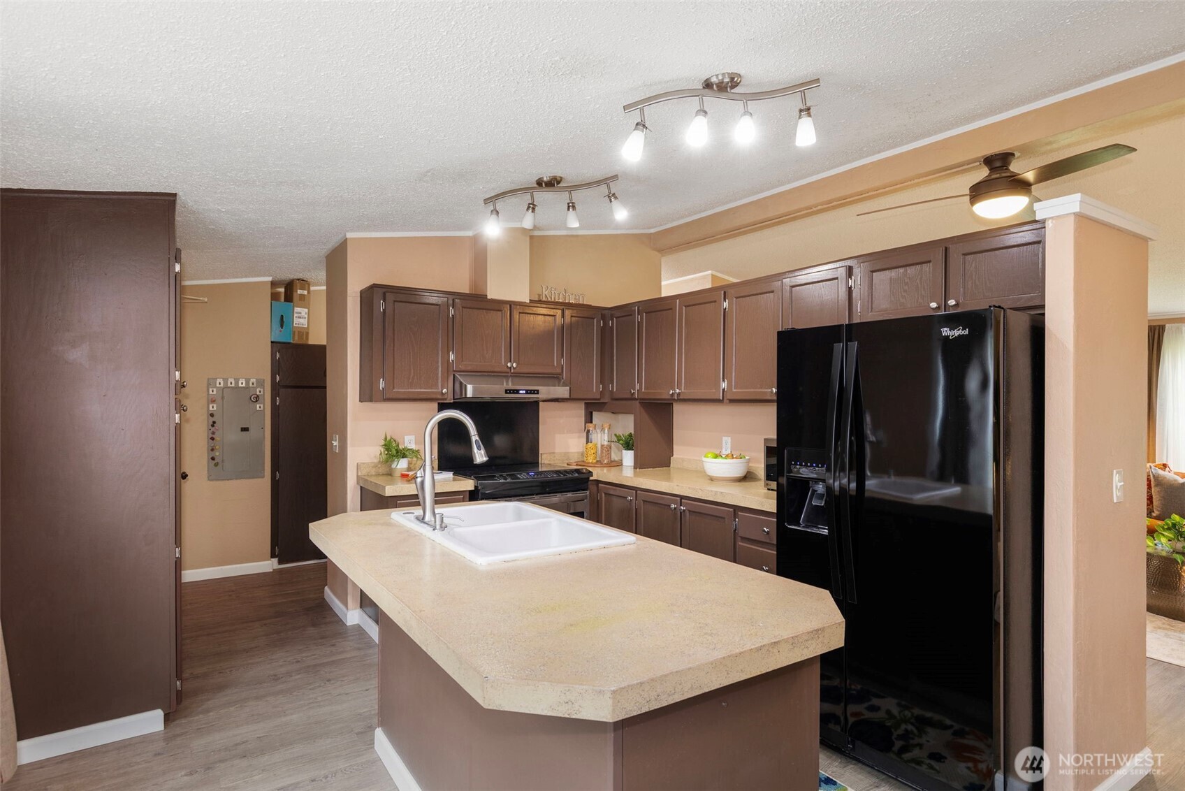 1919 SE Richmond Lane , Port Orchard, WA 98367