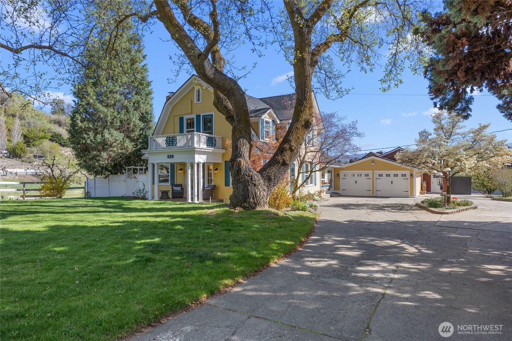 529 Lower Sunnyslope Road , Wenatchee, WA 98801