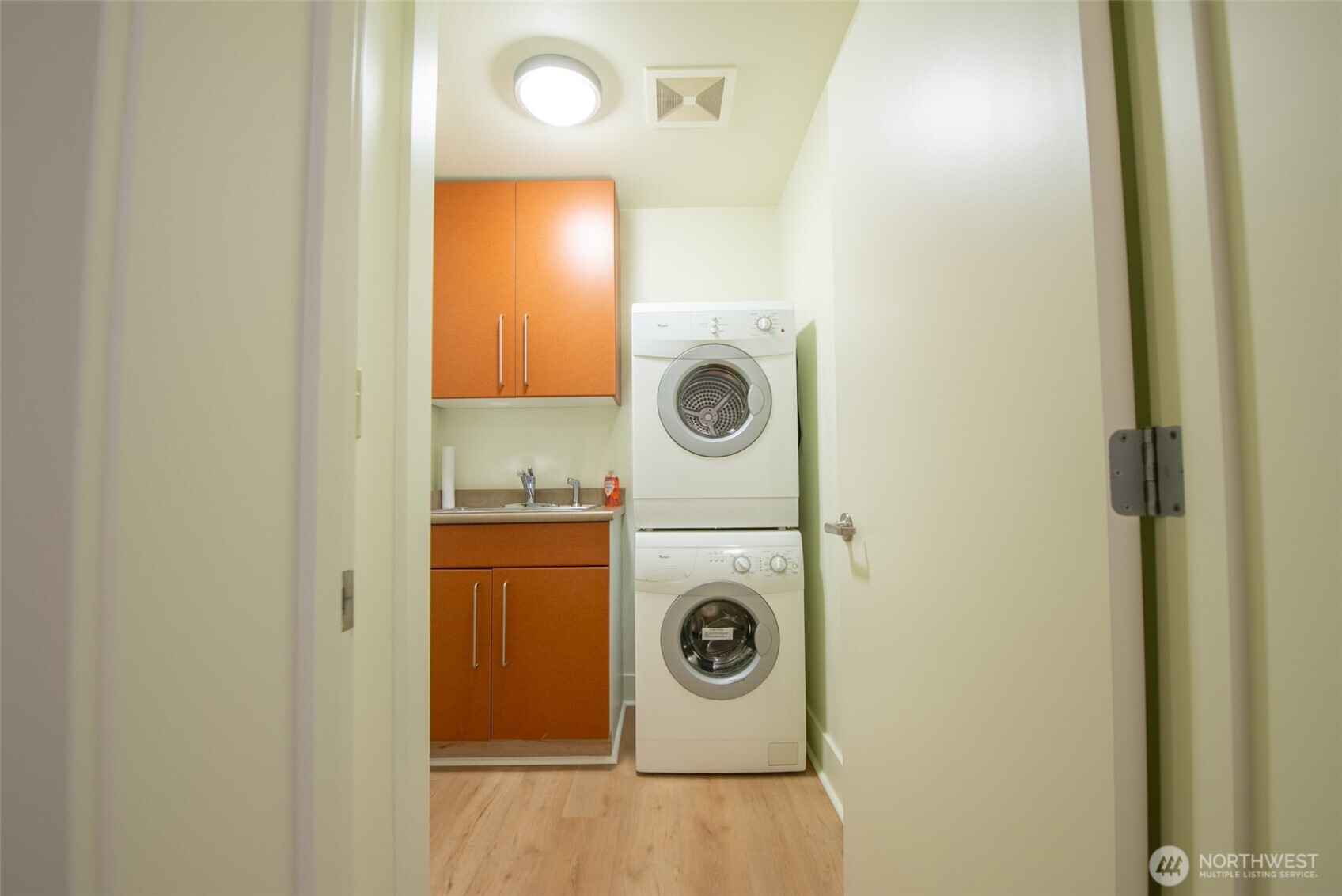 1550 Eastlake Avenue E #201, Seattle, WA 98102-3733