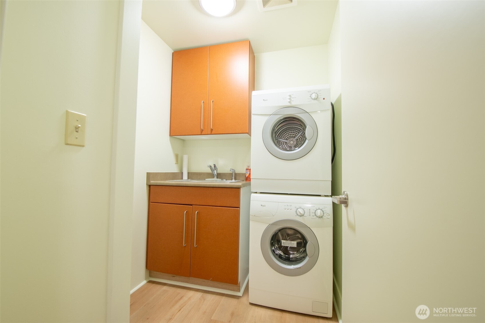 1550 Eastlake Avenue E #201, Seattle, WA 98102-3733