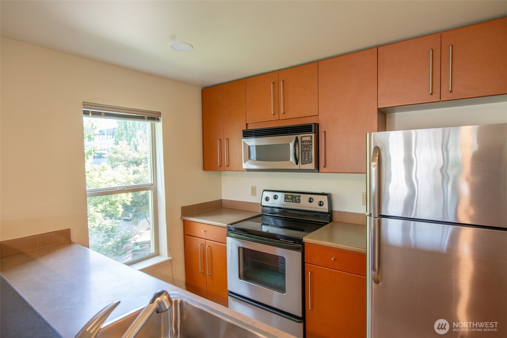 1550 Eastlake Avenue E #201, Seattle, WA 98102-3733