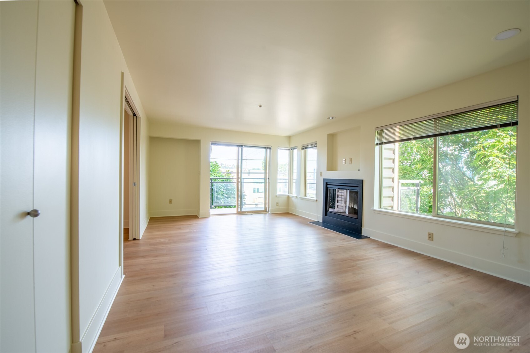 1550 Eastlake Avenue E #201, Seattle, WA 98102-3733