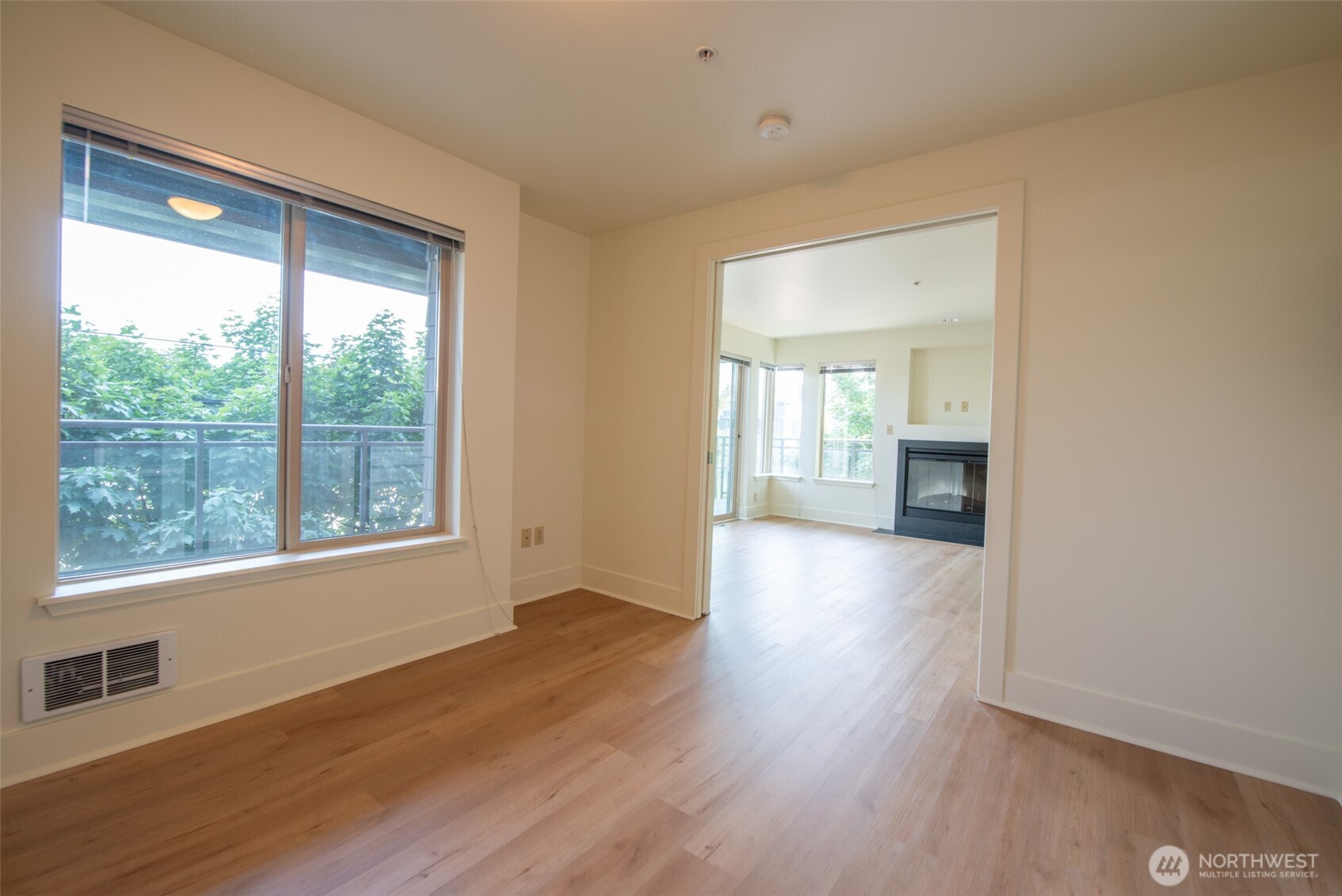 1550 Eastlake Avenue E #201, Seattle, WA 98102-3733