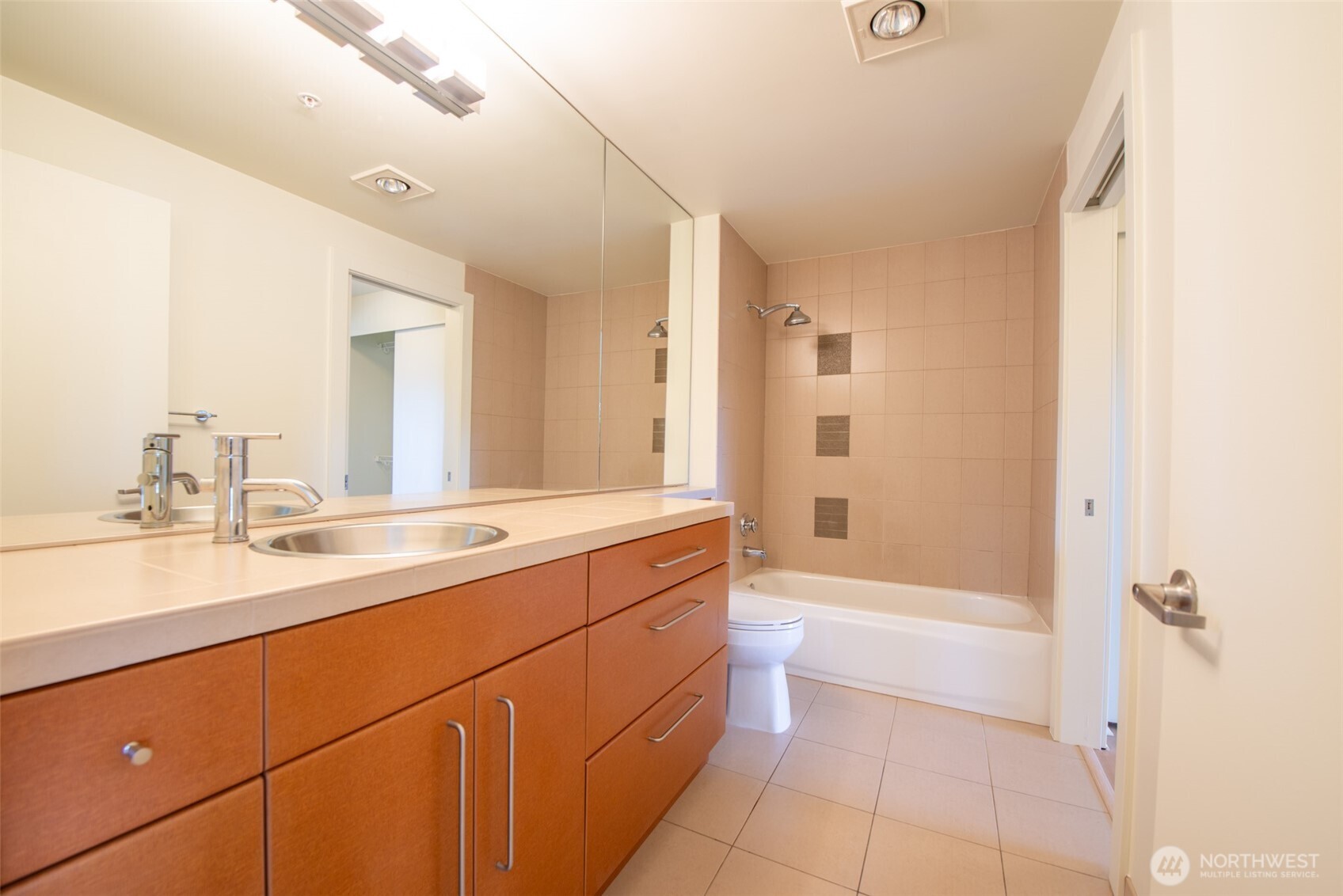 1550 Eastlake Avenue E #201, Seattle, WA 98102-3733