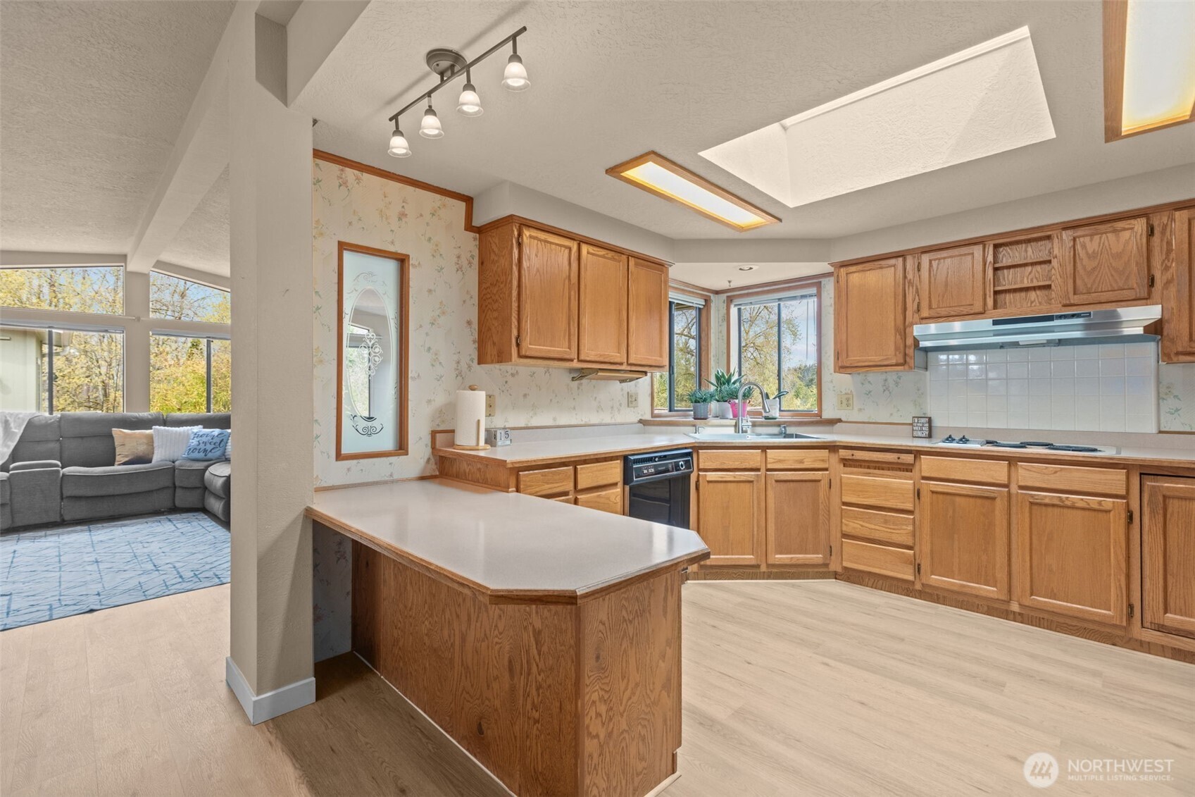 17373 Woodcrest Drive NE, Bothell, WA 98011