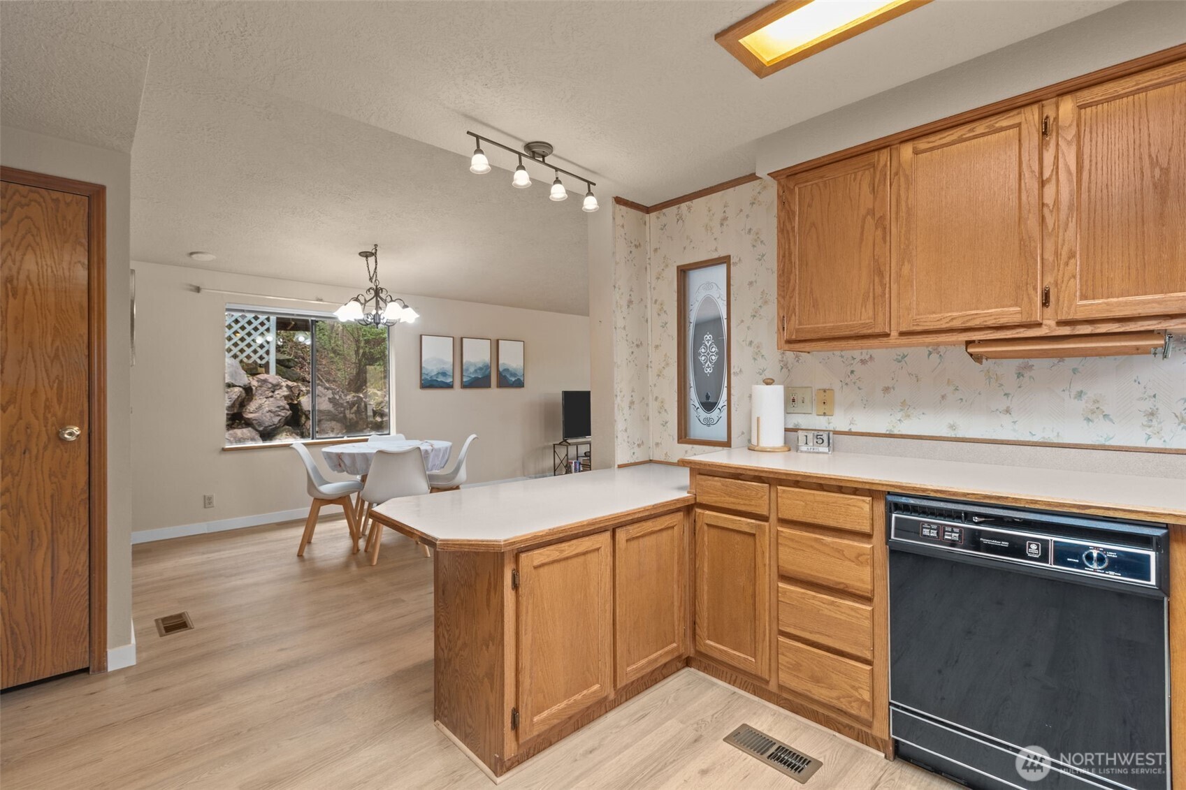 17373 Woodcrest Drive NE, Bothell, WA 98011