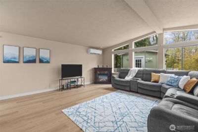 17373 Woodcrest Drive NE, Bothell, WA 98011 - Photo 3