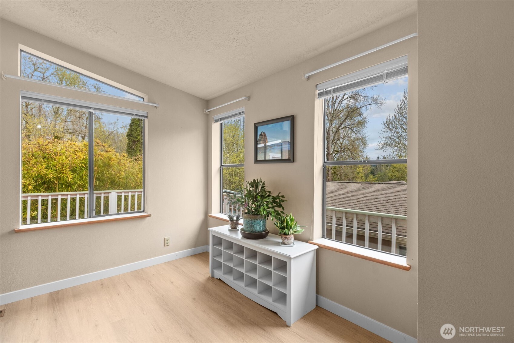 17373 Woodcrest Drive NE, Bothell, WA 98011