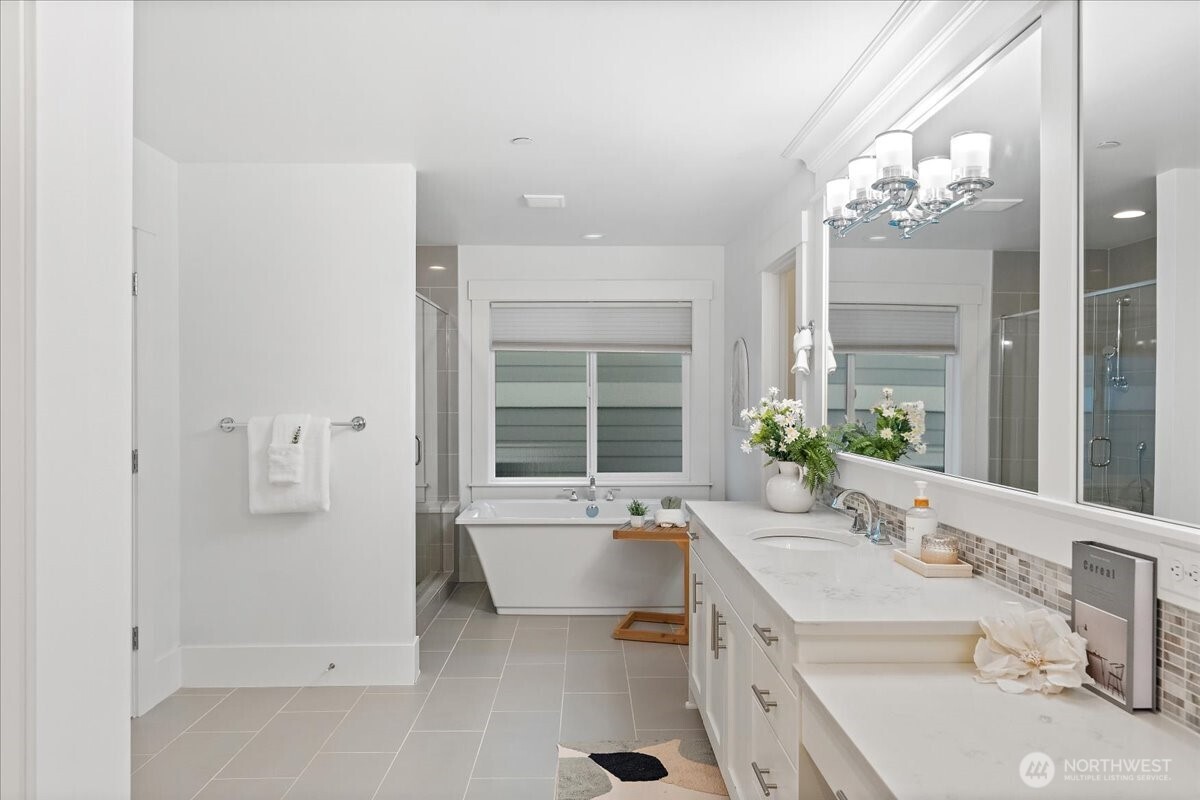 13707 NE 133rd Place , Kirkland, WA 98034