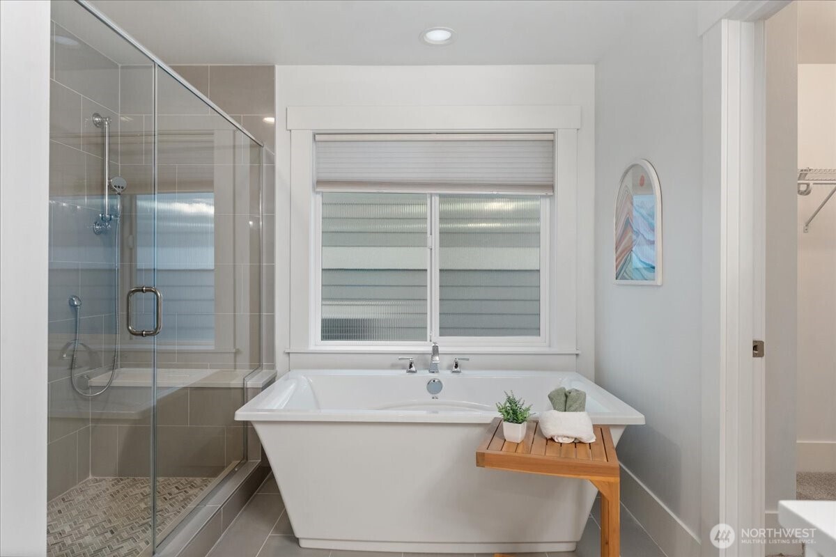 13707 NE 133rd Place , Kirkland, WA 98034