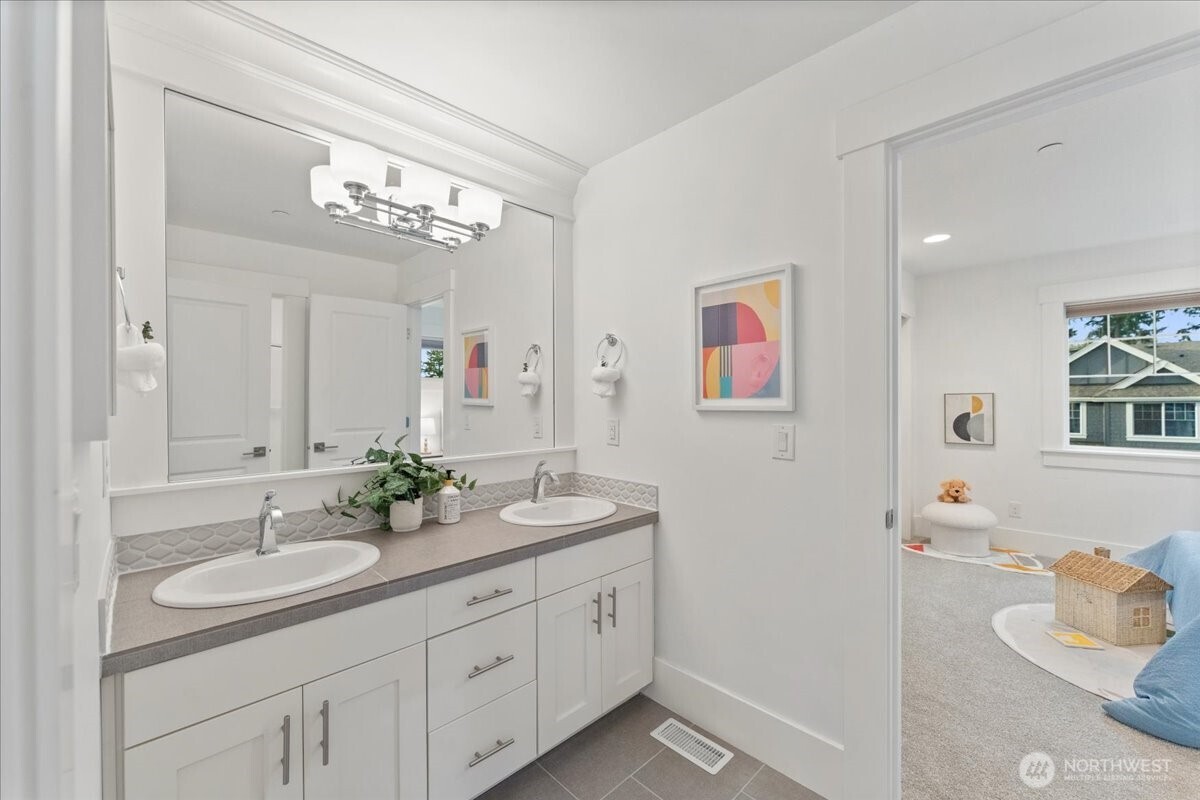 13707 NE 133rd Place , Kirkland, WA 98034