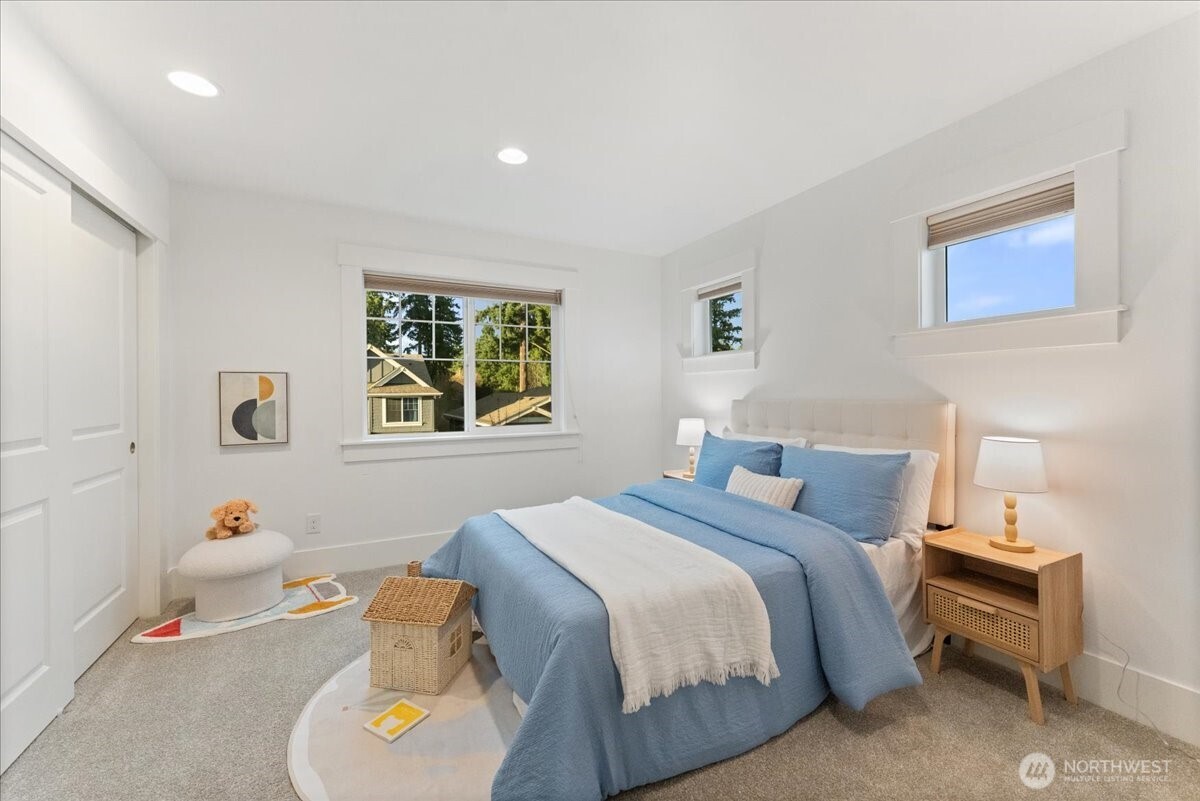 13707 NE 133rd Place , Kirkland, WA 98034