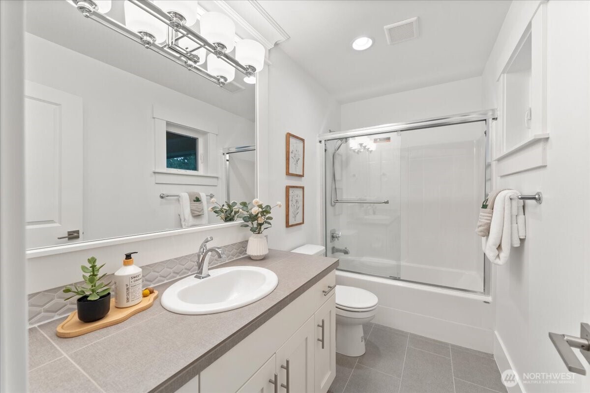 13707 NE 133rd Place , Kirkland, WA 98034