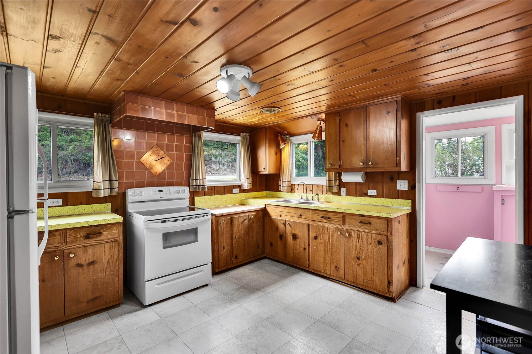 22317 16th Avenue S, Des Moines, WA 98198