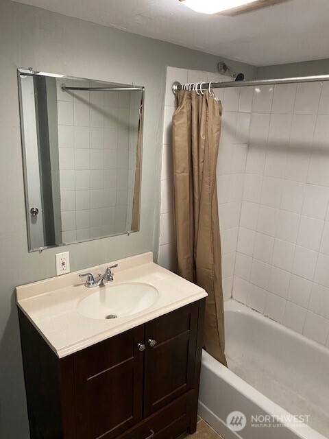 547 S Sullivan Street , Seattle, WA 98108