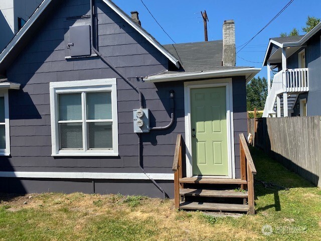 547 S Sullivan Street , Seattle, WA 98108