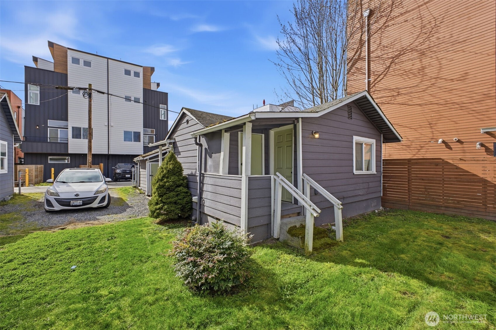 547 S Sullivan Street , Seattle, WA 98108