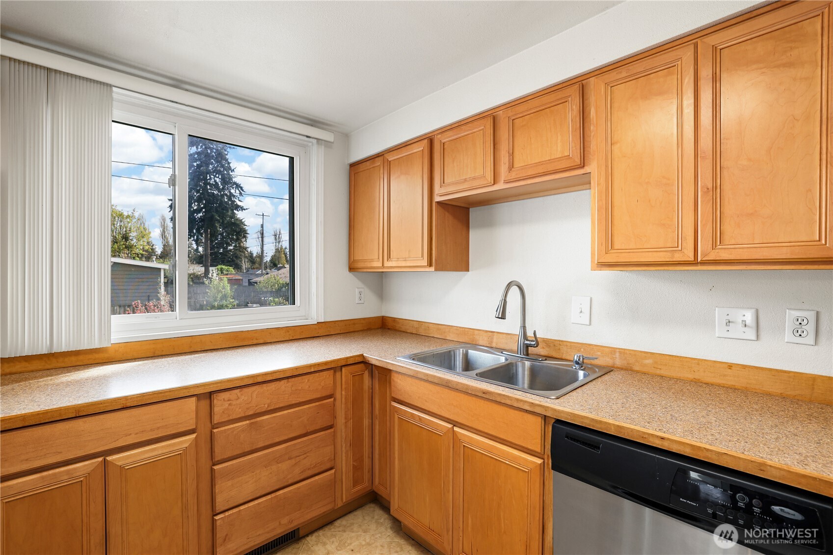 1706 S Fife Street , Tacoma, WA 98405