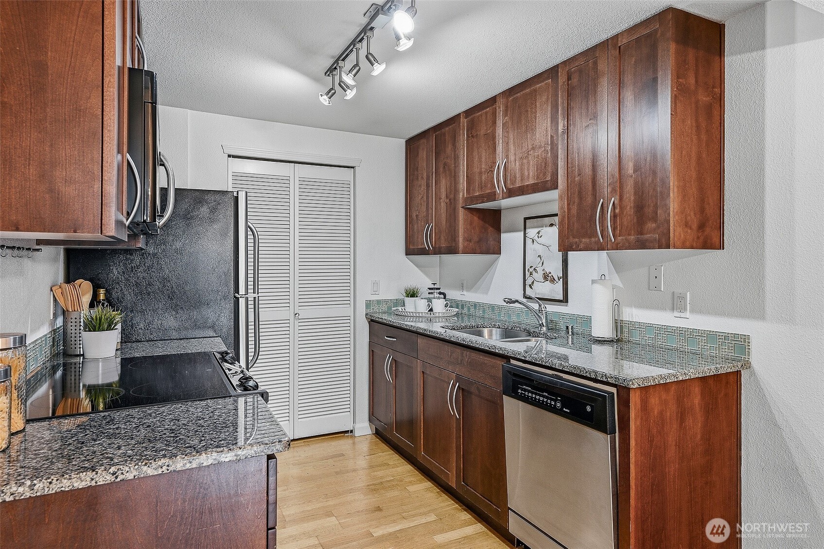 3045 20th Avenue W #409, Seattle, WA 98199