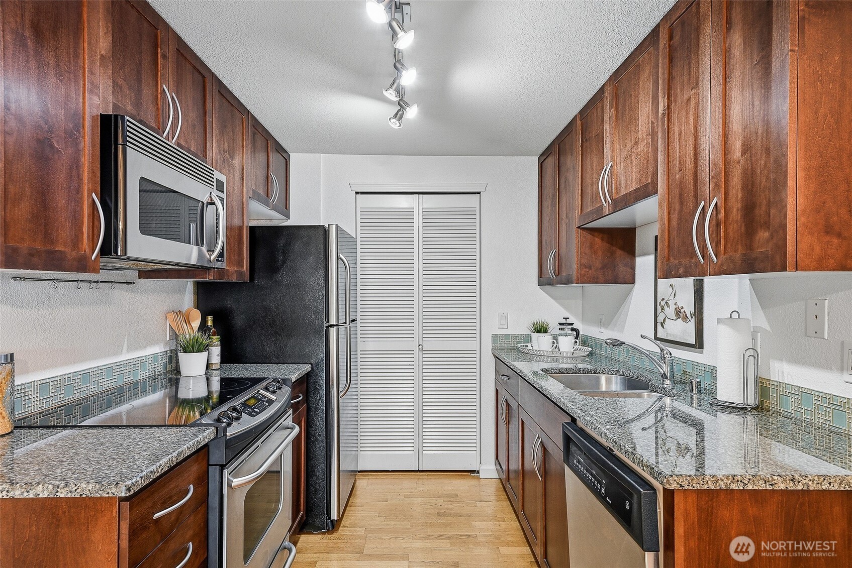 3045 20th Avenue W #409, Seattle, WA 98199