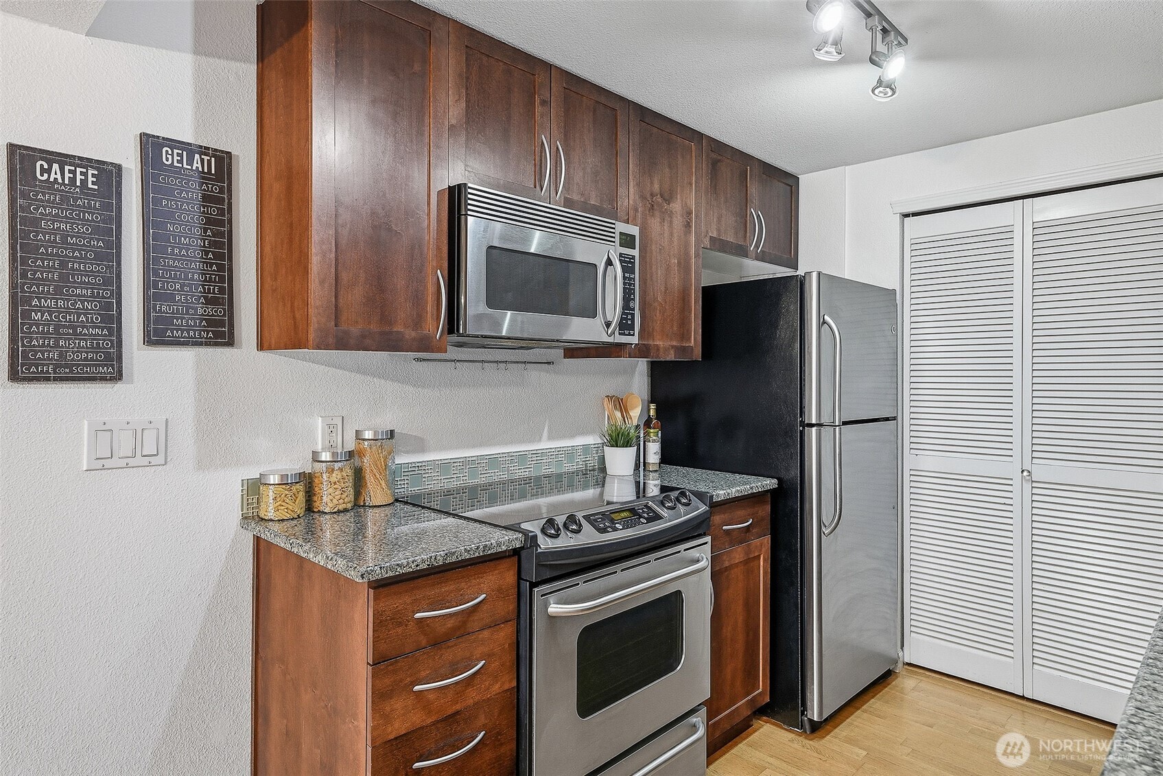 3045 20th Avenue W #409, Seattle, WA 98199