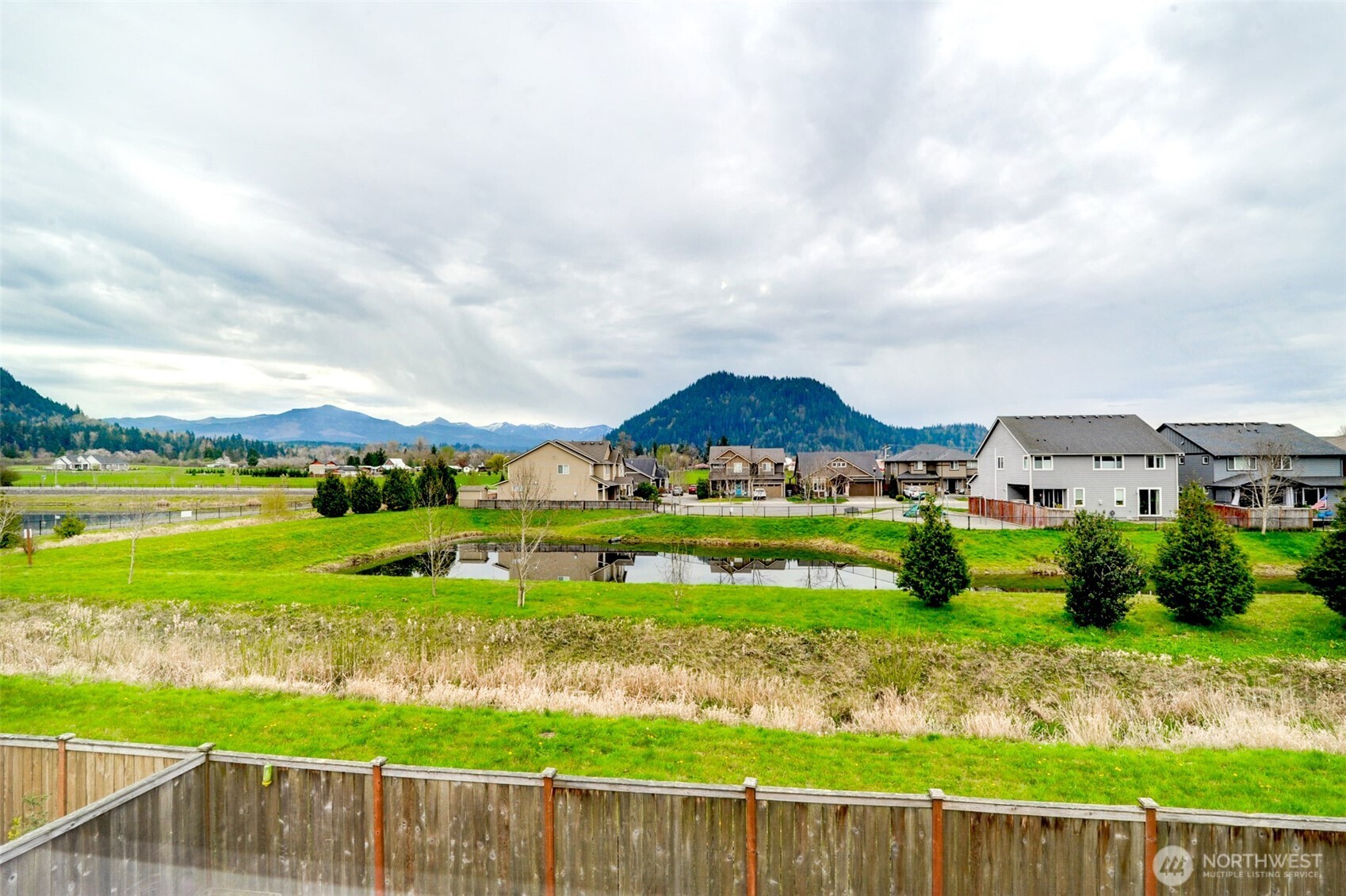 474 Sigrist Drive E, Enumclaw, WA 98022-9998