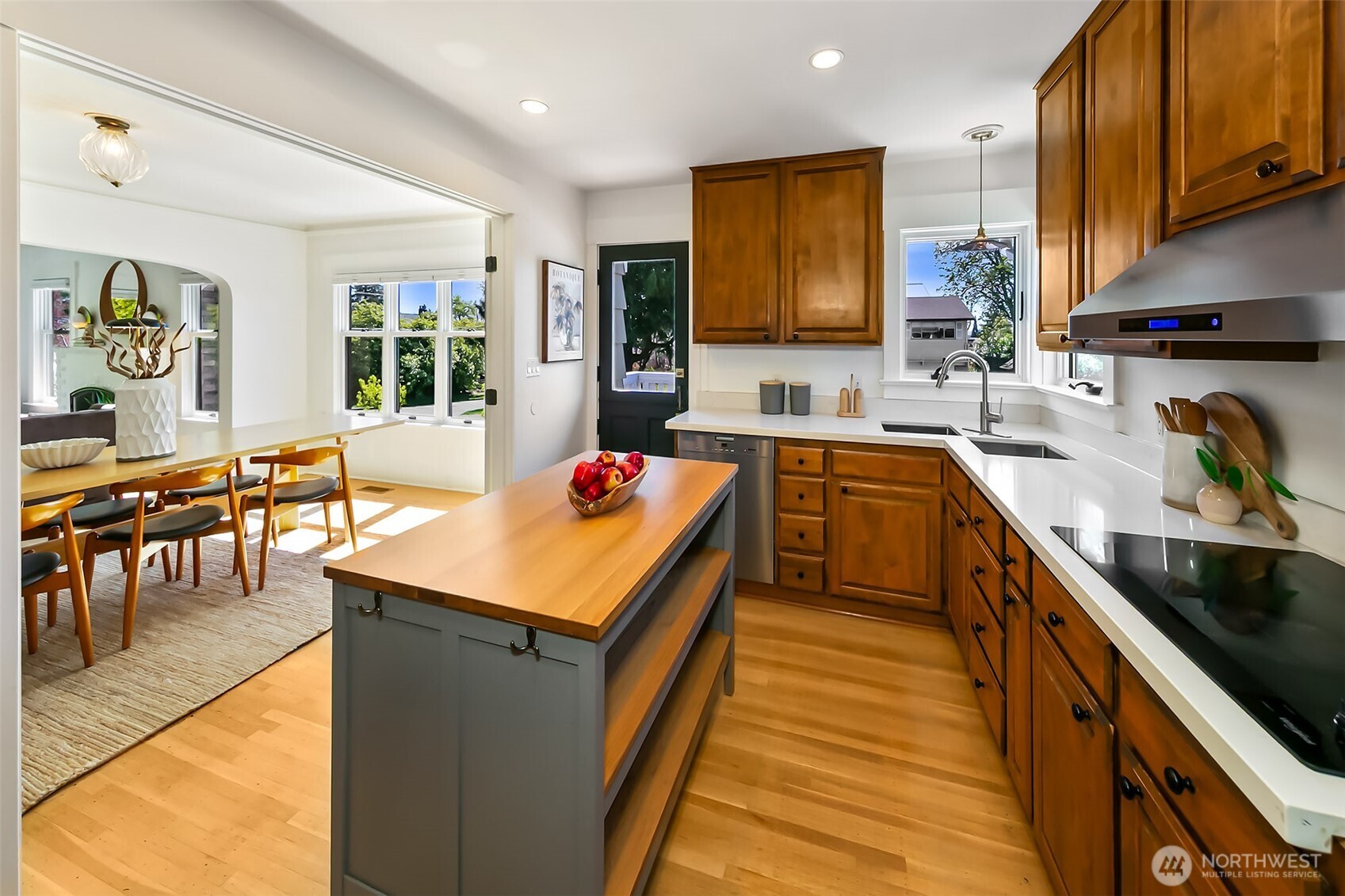 4203 Corliss Avenue N, Seattle, WA 98103