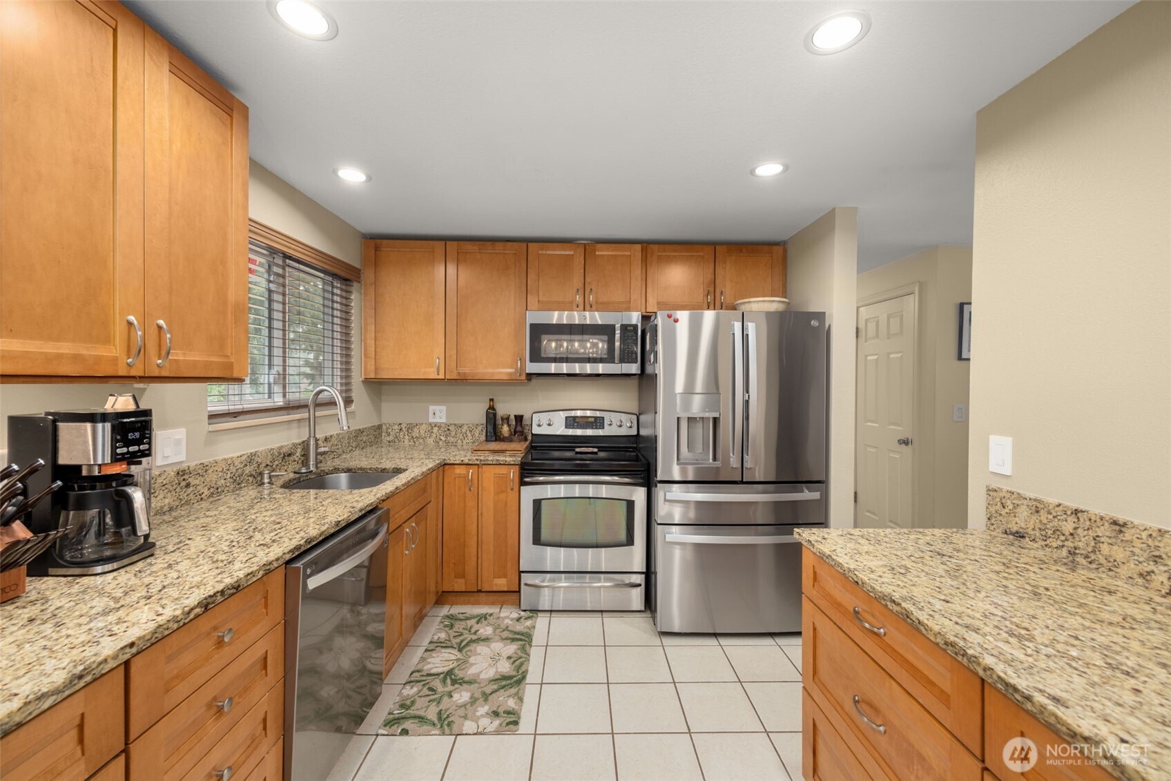 7627 NE 202nd Place , Kenmore, WA 98028