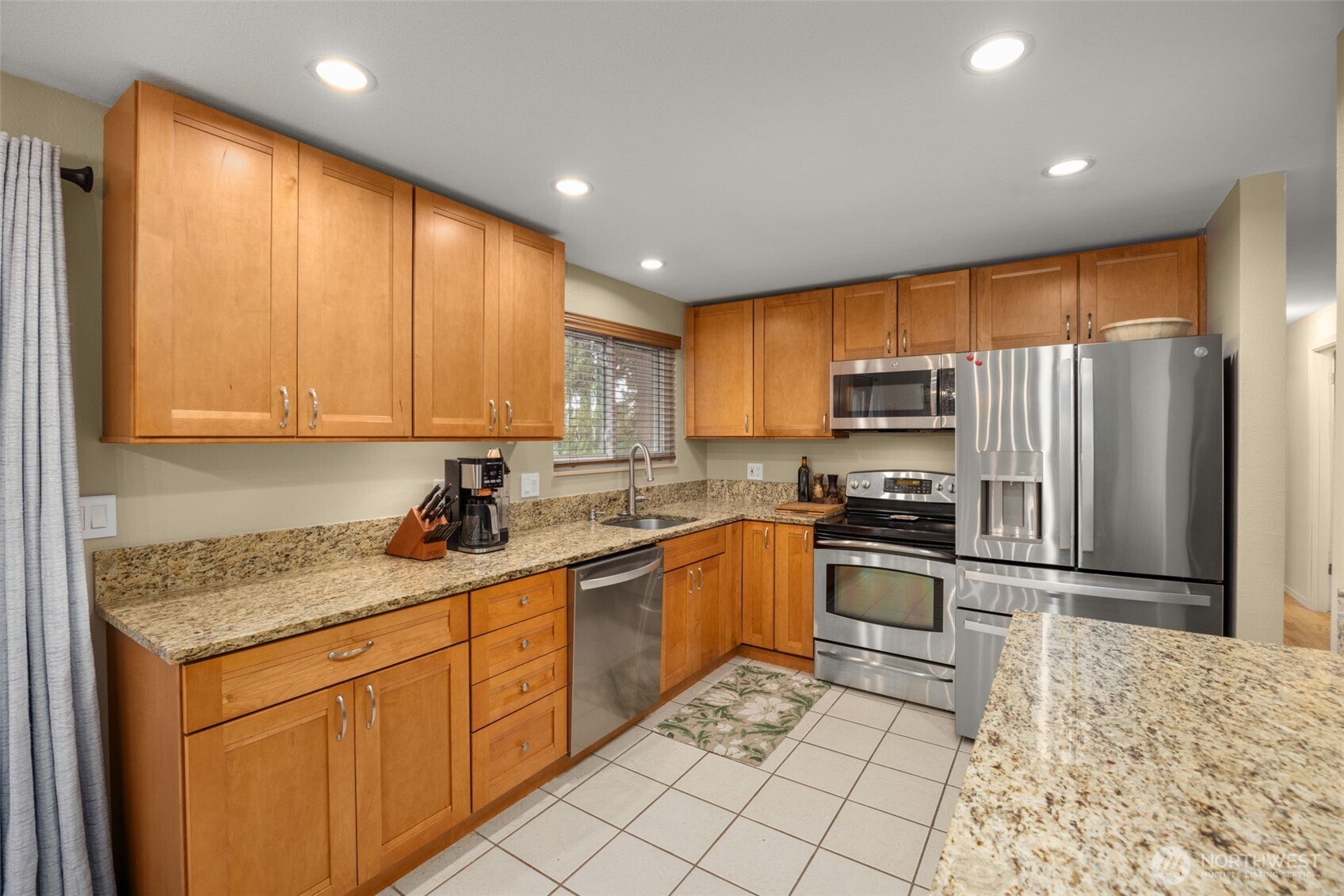 7627 NE 202nd Place , Kenmore, WA 98028