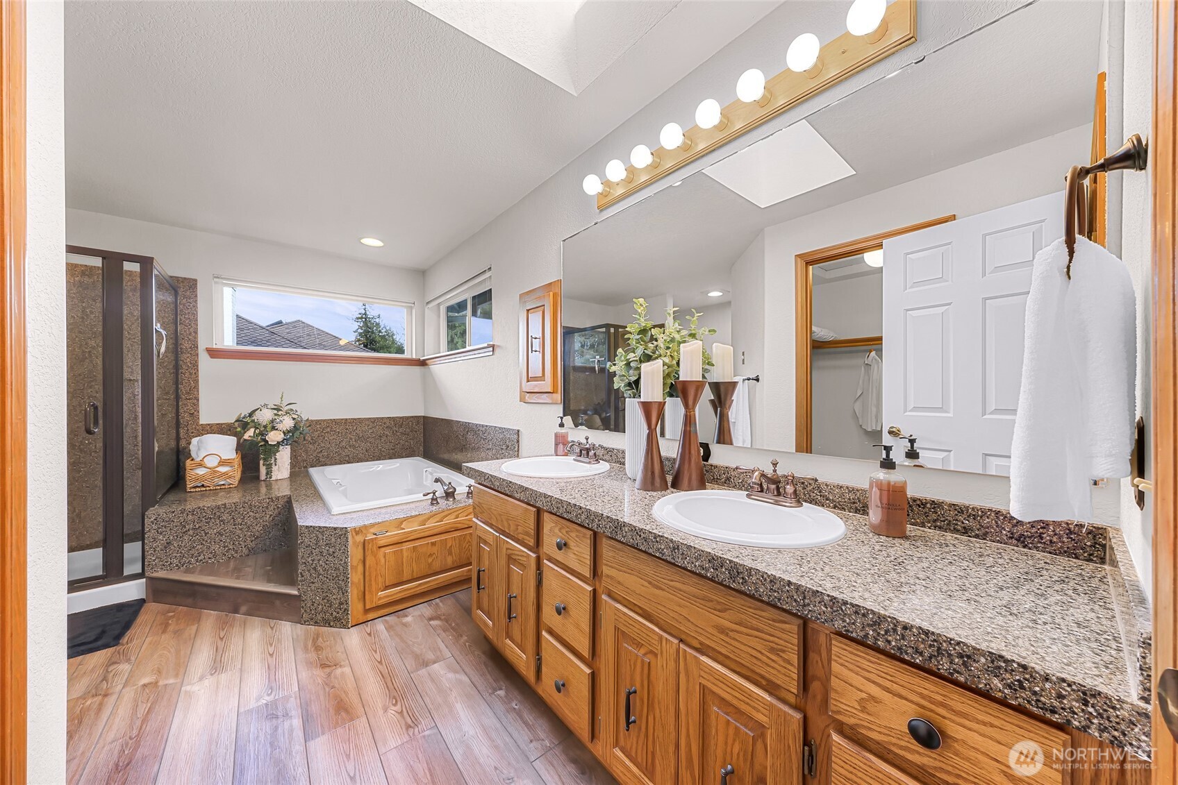 4221 Montgomery Place , Mount Vernon, WA 98274-8702