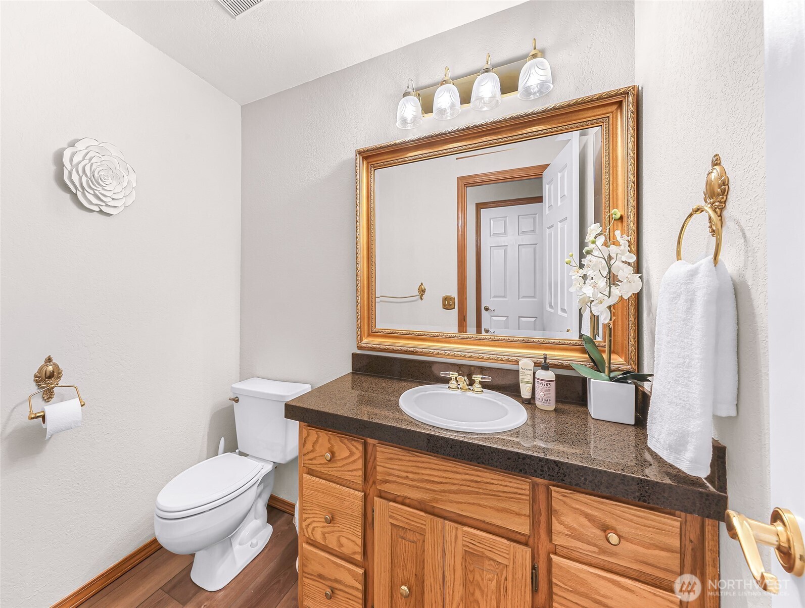 4221 Montgomery Place , Mount Vernon, WA 98274-8702