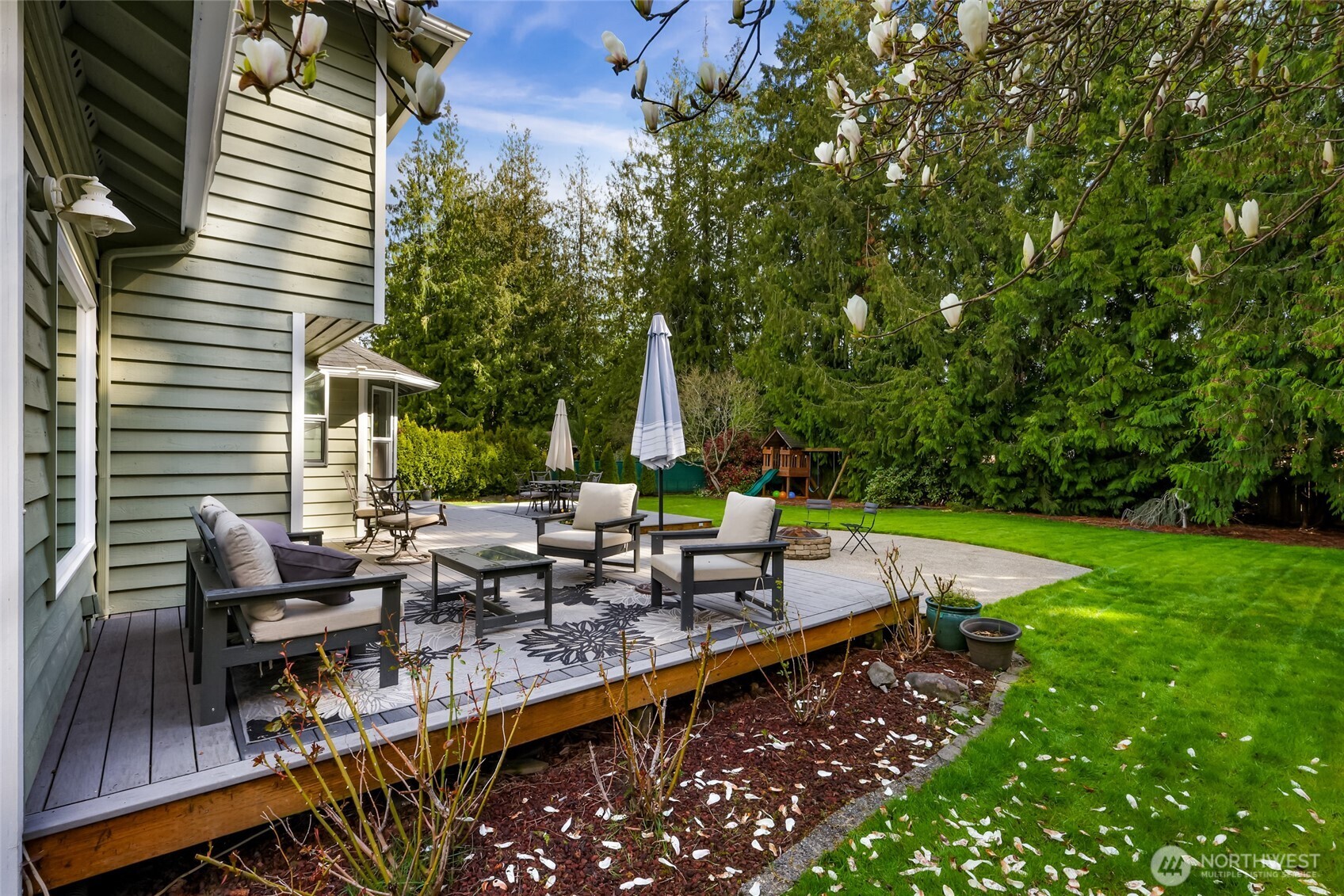 4221 Montgomery Place , Mount Vernon, WA 98274-8702