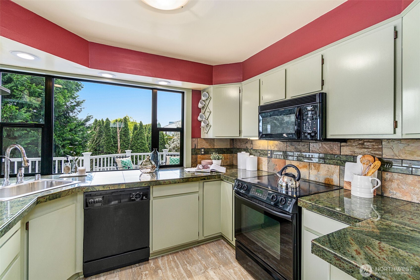 555 Galer Street , Seattle, WA 98109