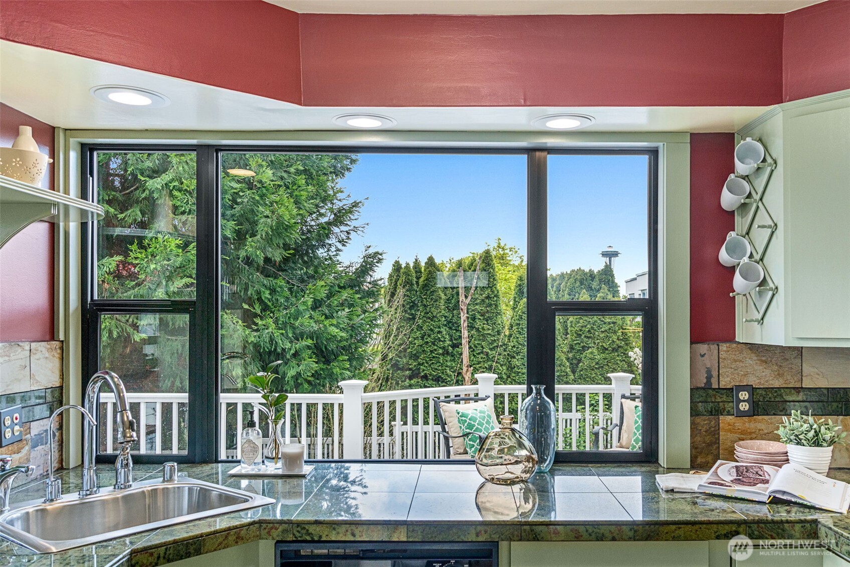 555 Galer Street , Seattle, WA 98109