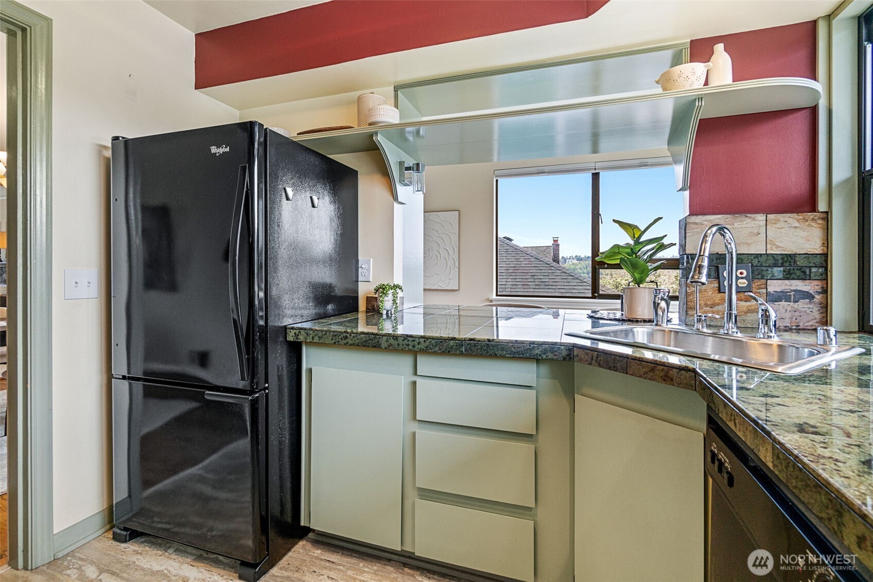 555 Galer Street , Seattle, WA 98109