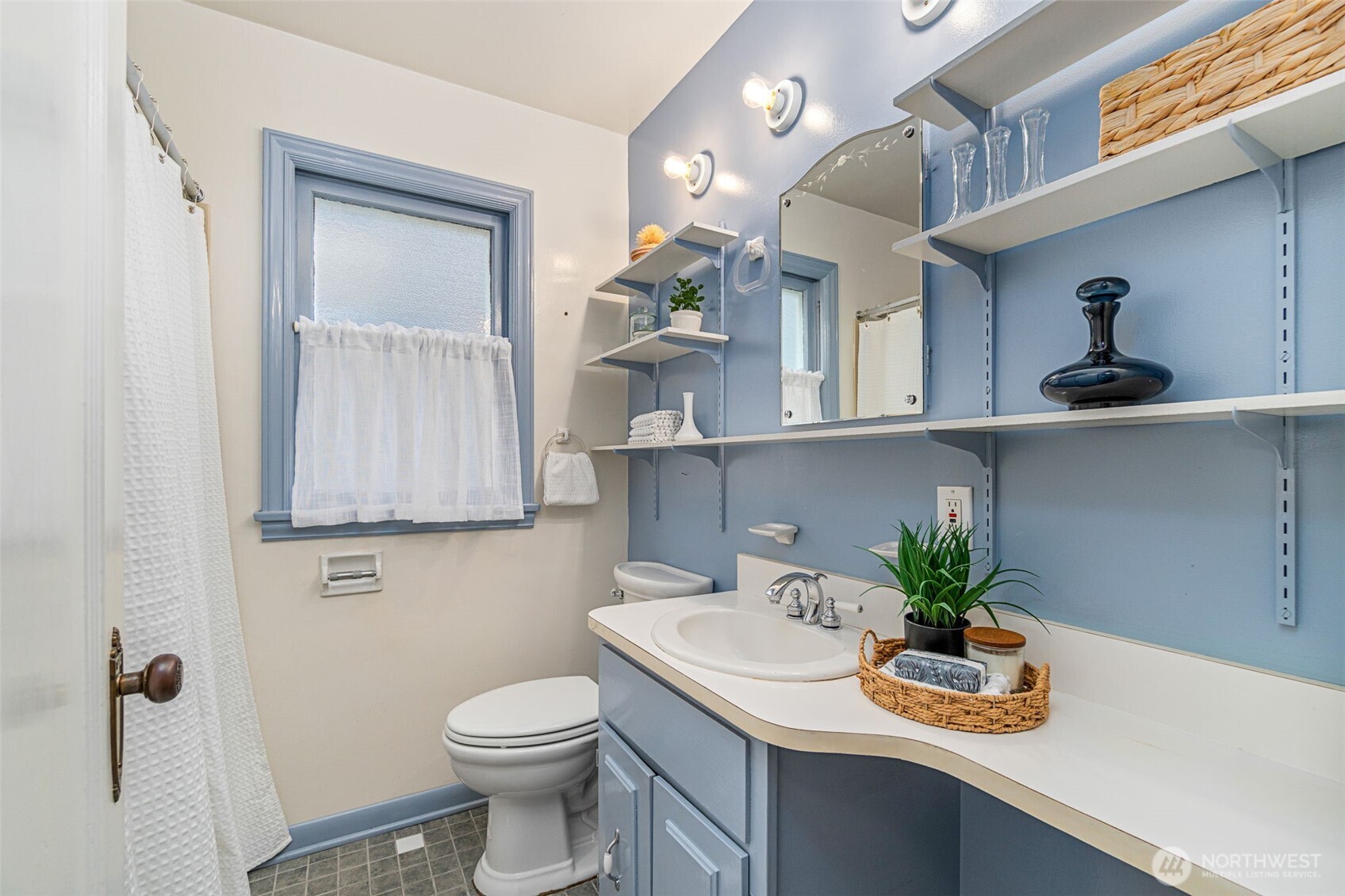 555 Galer Street , Seattle, WA 98109