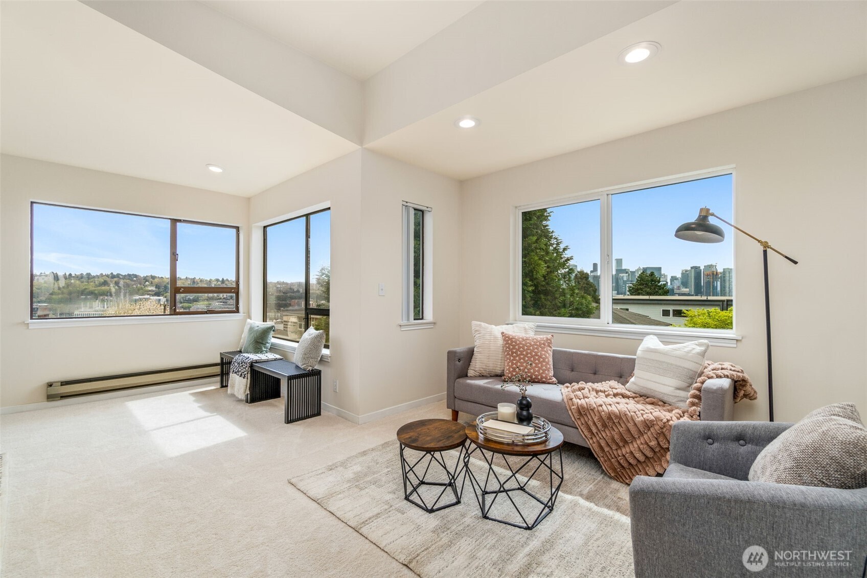555 Galer Street , Seattle, WA 98109