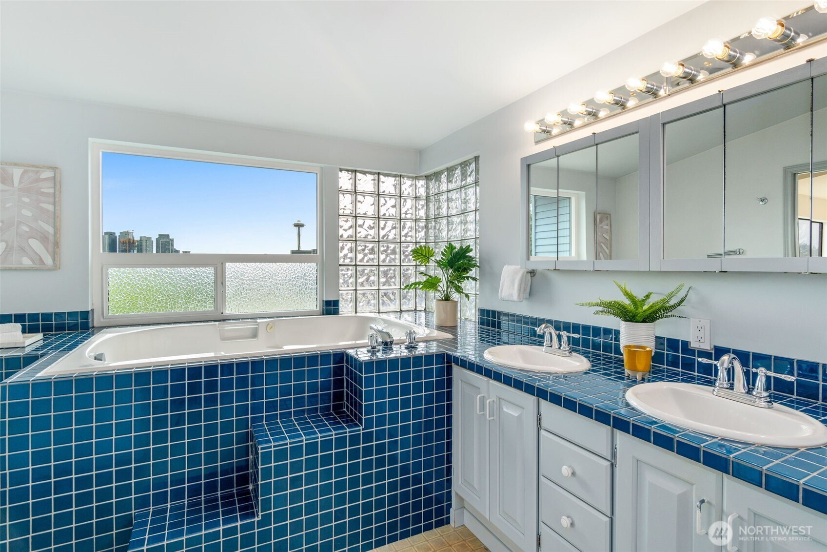 555 Galer Street , Seattle, WA 98109