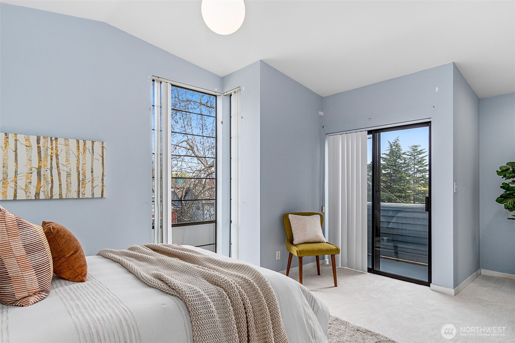 555 Galer Street , Seattle, WA 98109