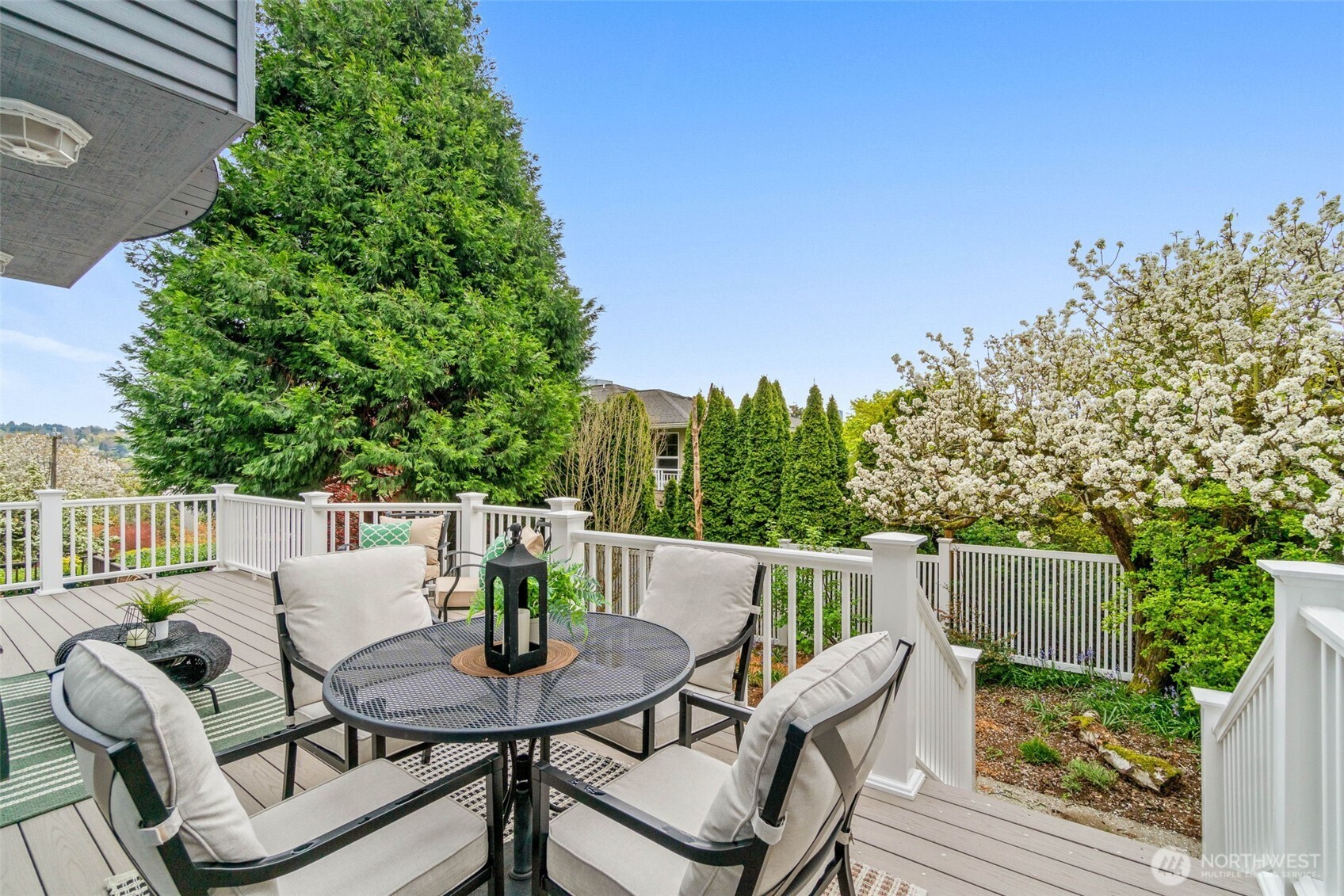 555 Galer Street , Seattle, WA 98109