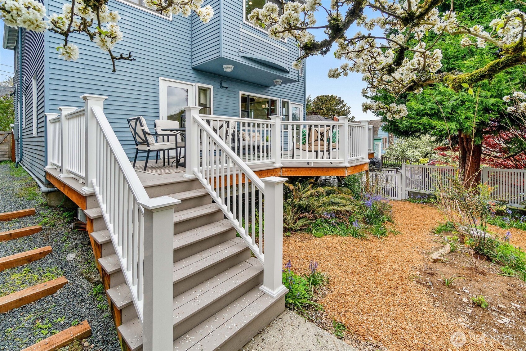 555 Galer Street , Seattle, WA 98109