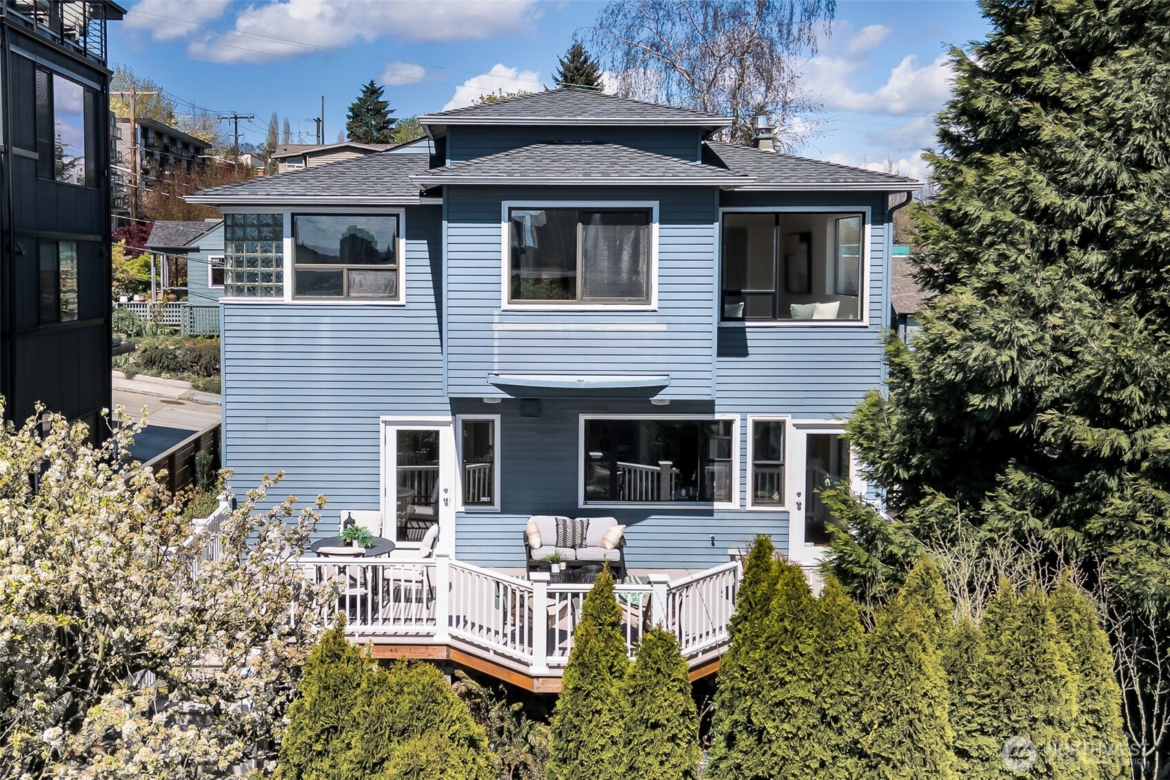 555 Galer Street , Seattle, WA 98109