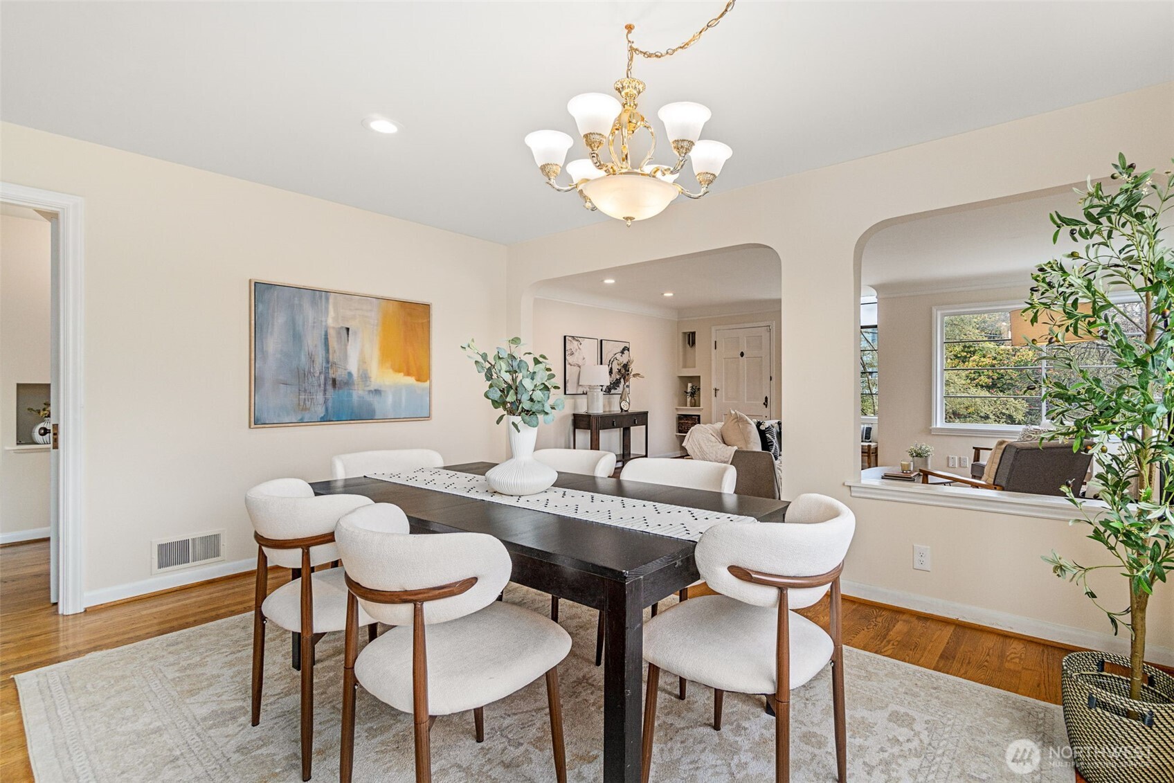 555 Galer Street , Seattle, WA 98109