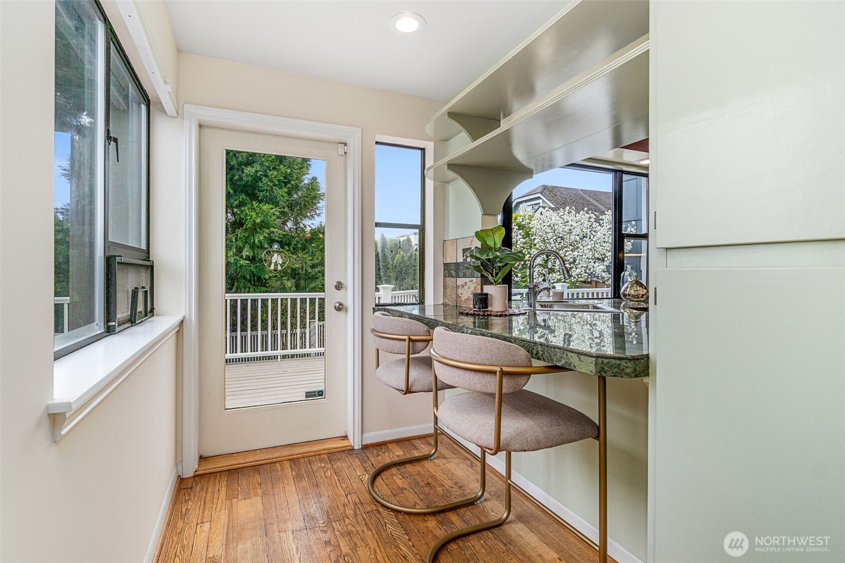 555 Galer Street , Seattle, WA 98109