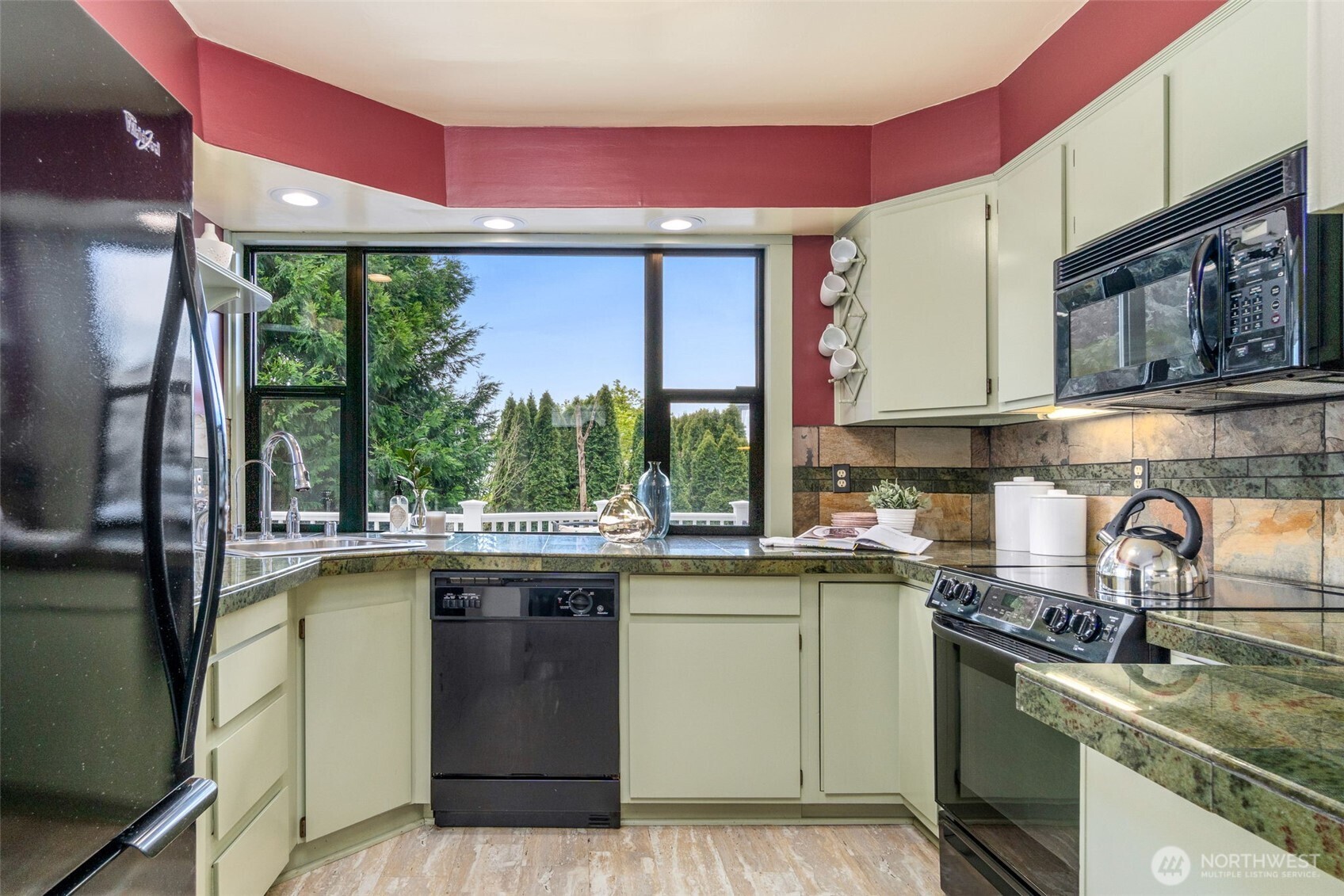 555 Galer Street , Seattle, WA 98109