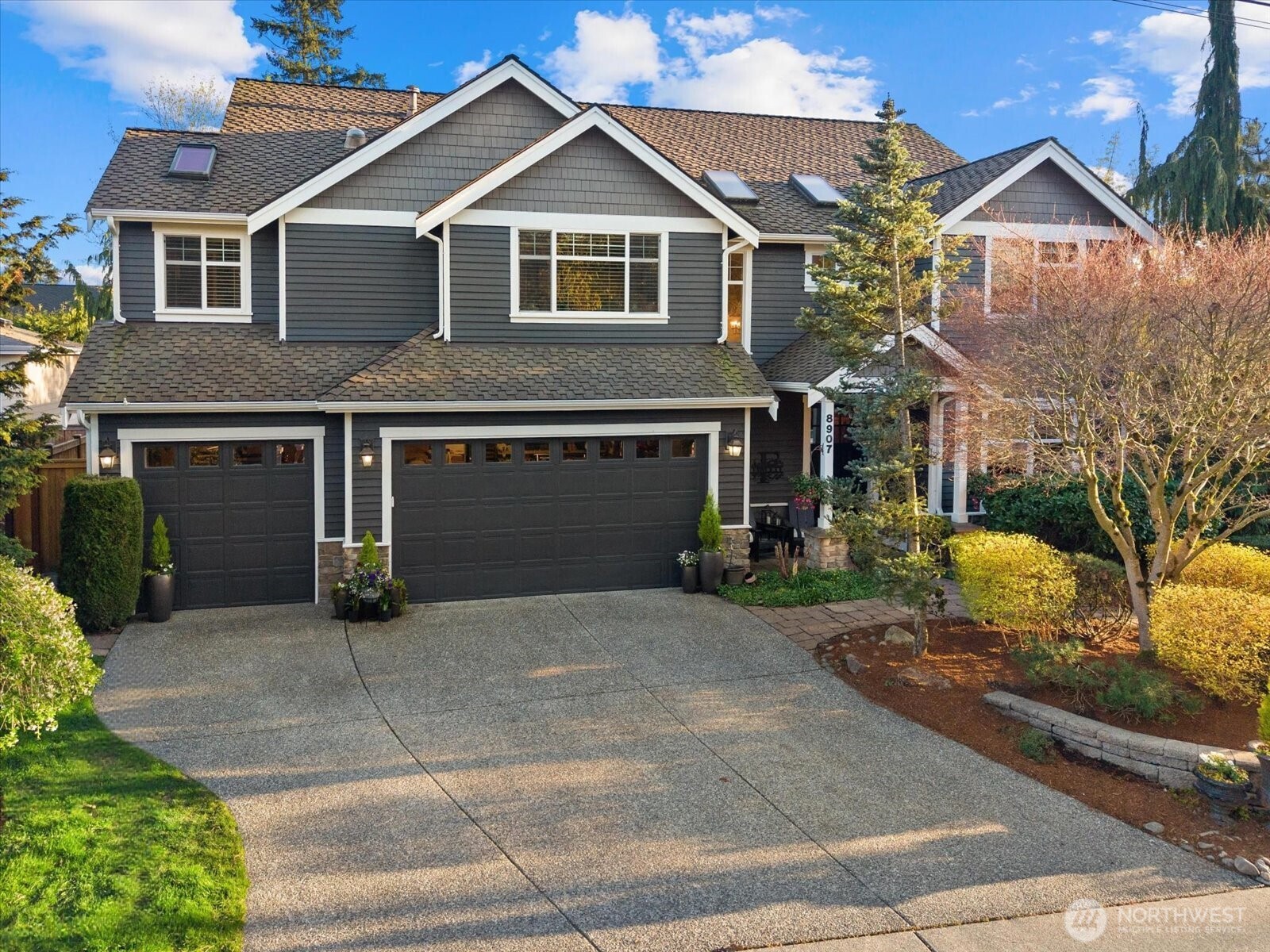 8907 NE 152nd Place , Bothell, WA 98011