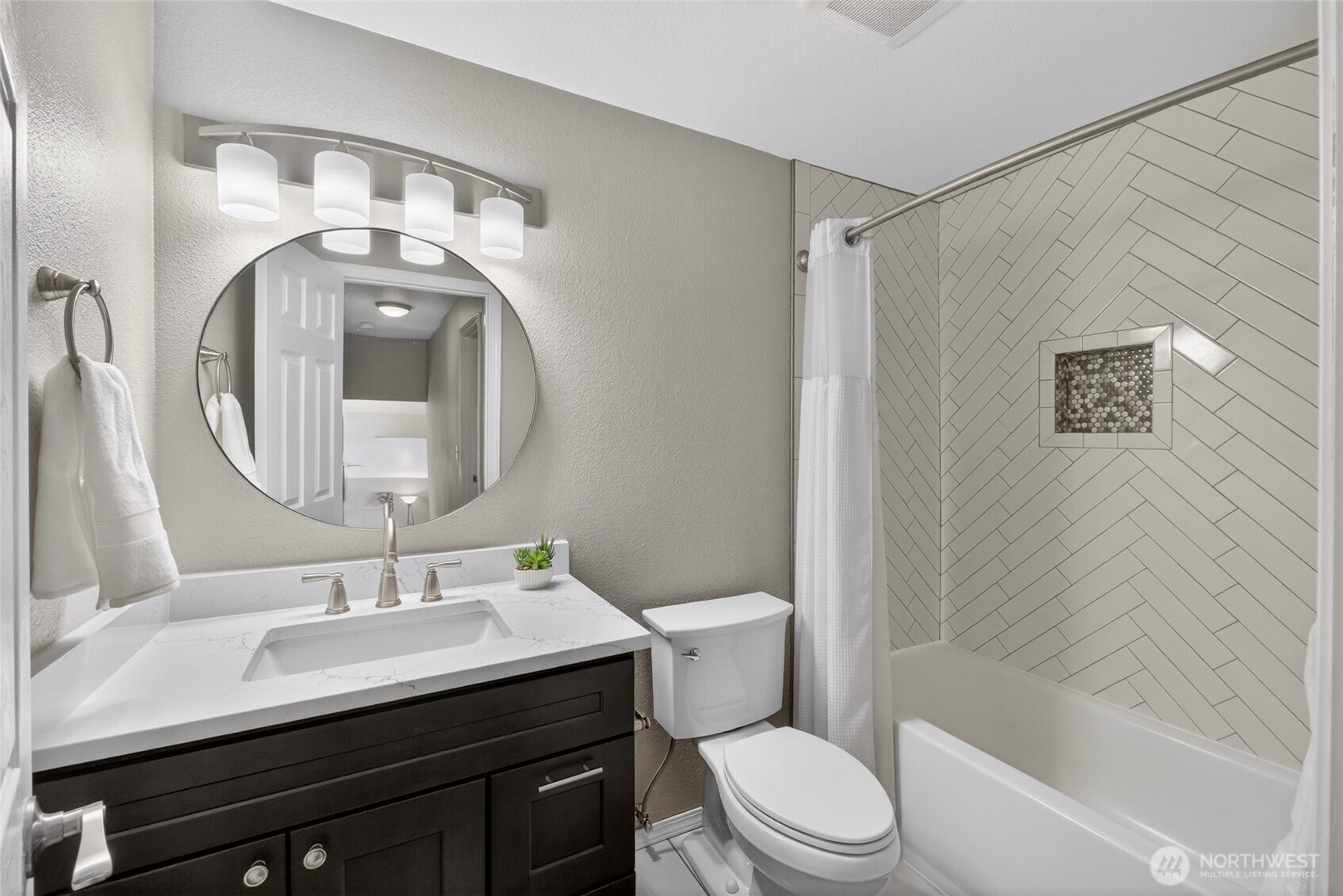 2528 S 354th Street , Federal Way, WA 98003