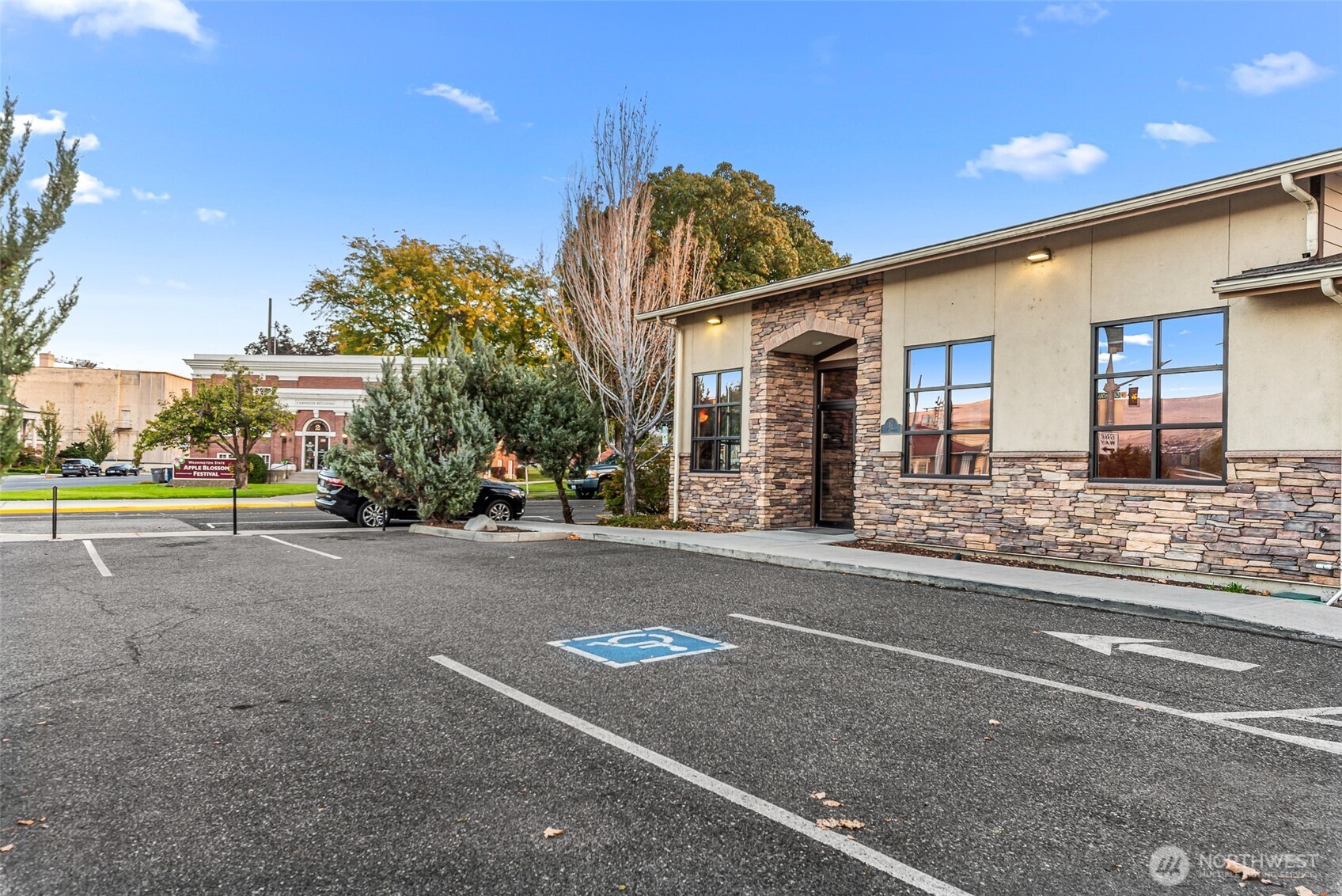 10 N Chelan Avenue , Wenatchee, WA 98801